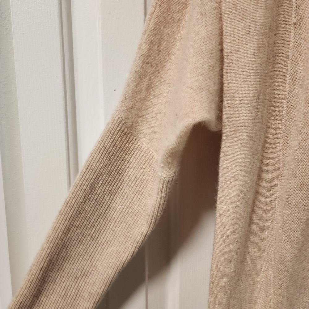 Neiman Marcus 100% Cashmere Cardigan with Hood - Picture 6 of 8